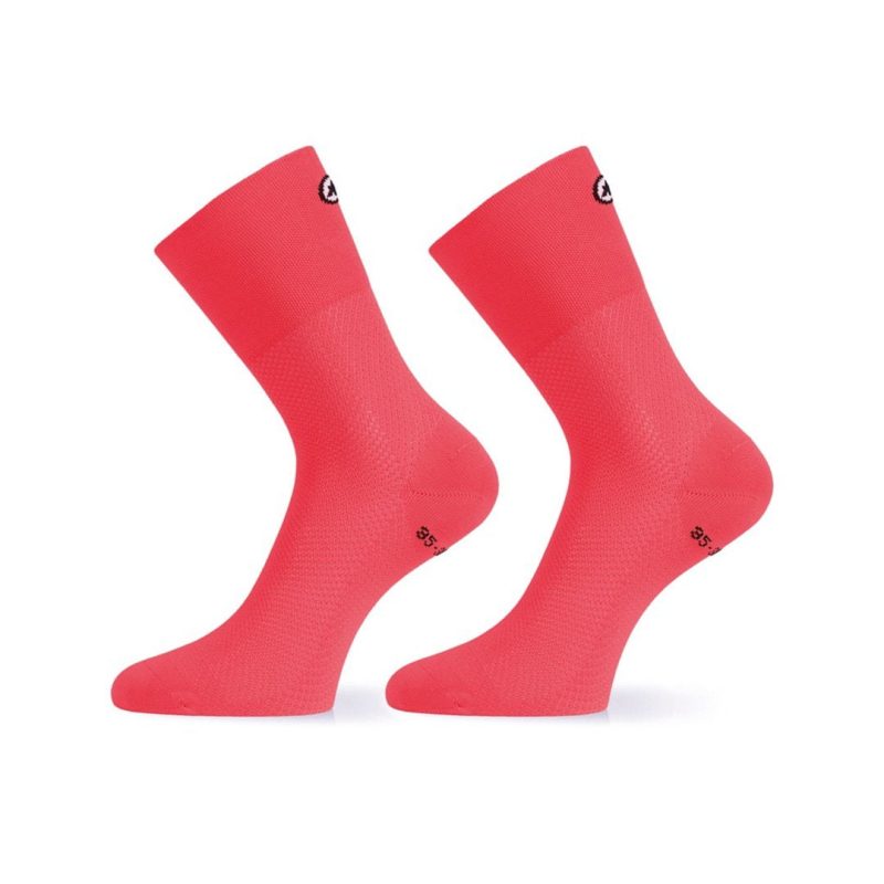Носки MILLE GT SOCKS galaxy Pink - яркие летние носки MILLE GT идеально подходят под спортивную обувь. Уникальный дизайн и продуманный состав сбалансированно сочетаются в этой новой серии от швейцарского бренда ASSOS.