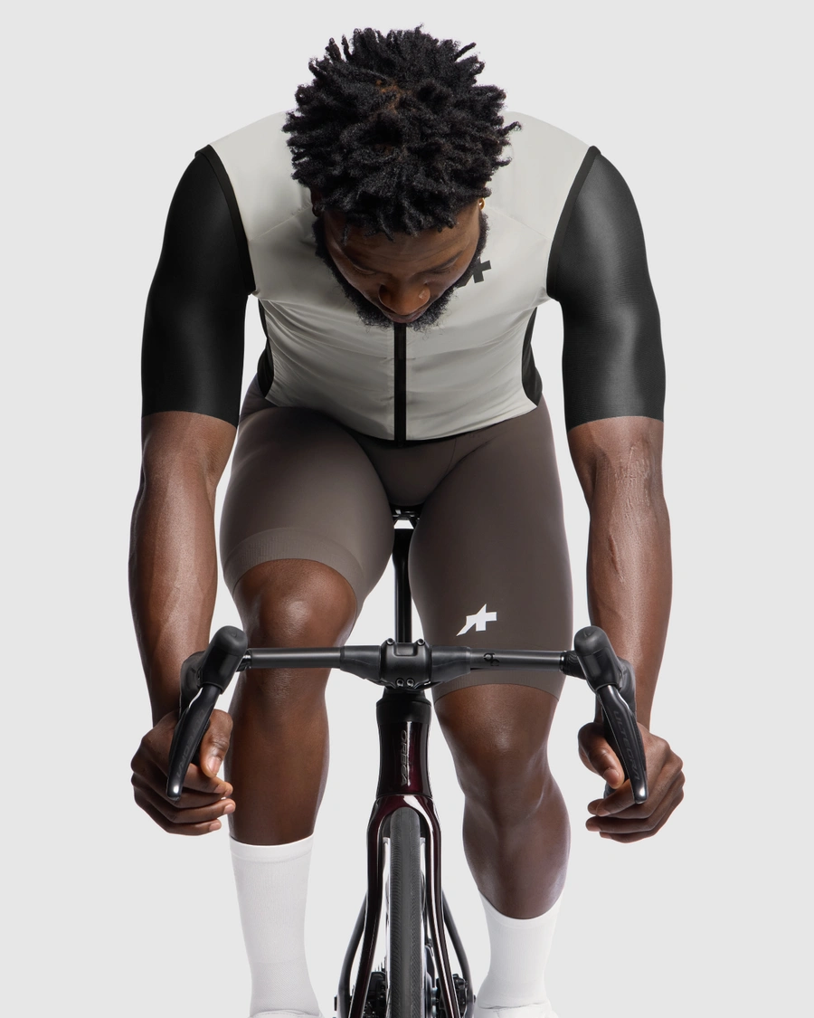 Жилетка ASSOS MILLE GT Wind Vest S11 Almond Milk - Зображення 4